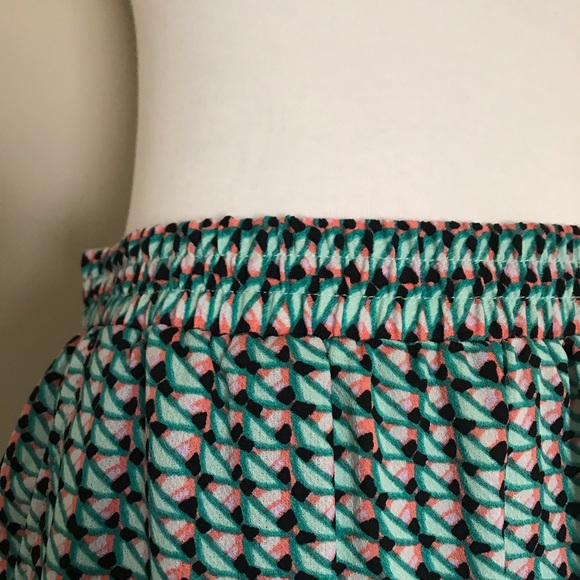 BCBG MAXAZRIA S Clay Ruched awaits Relaxed Pant. - Picture 4 of 5